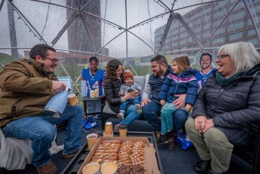 Enlarge image: Igloos w Family