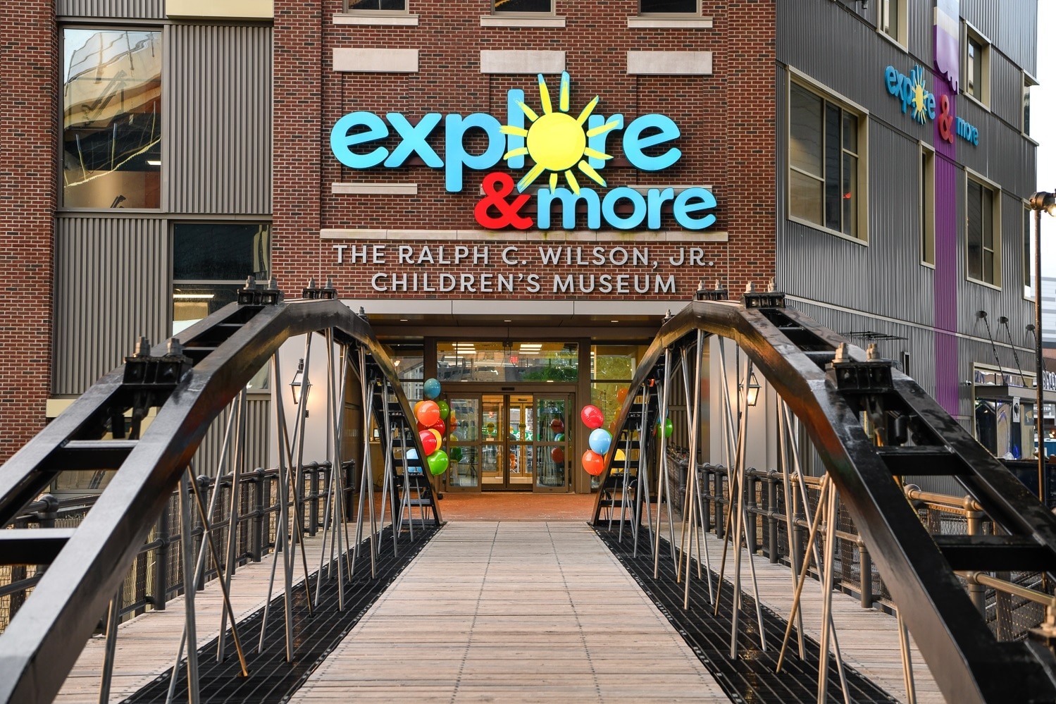 Building main entrance Photo by Joe Cascio