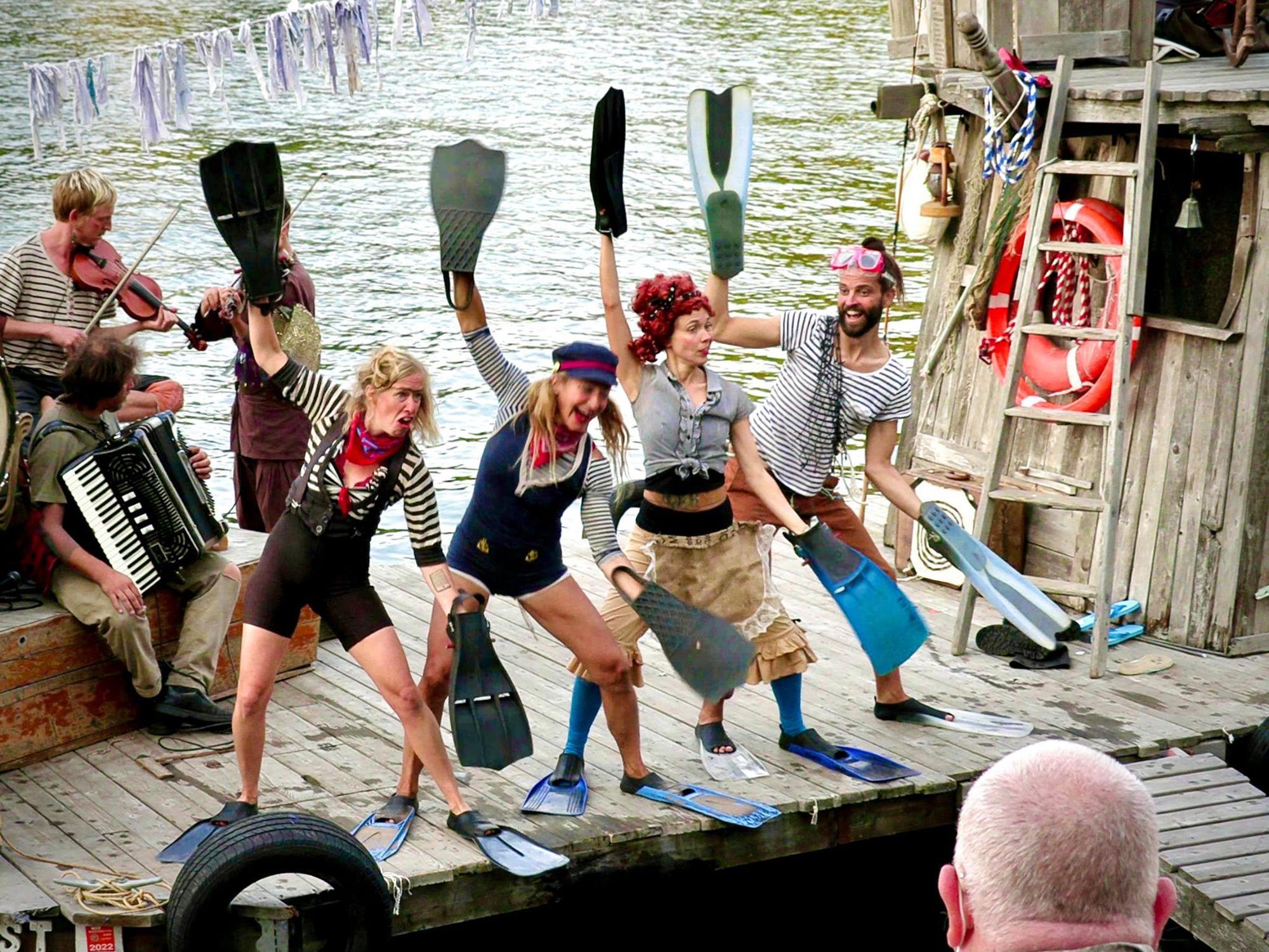 Fl OTSAM Floating Circus